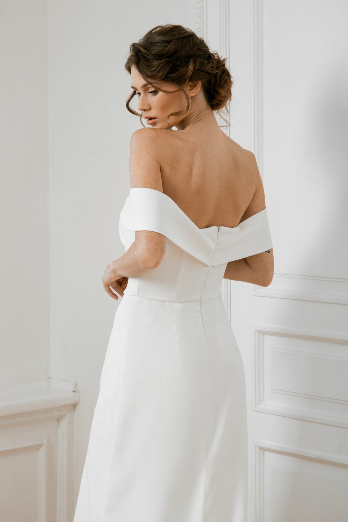Off shoulder wedding dress • simple wedding dress • sexy wedding dress • classic wedding dress