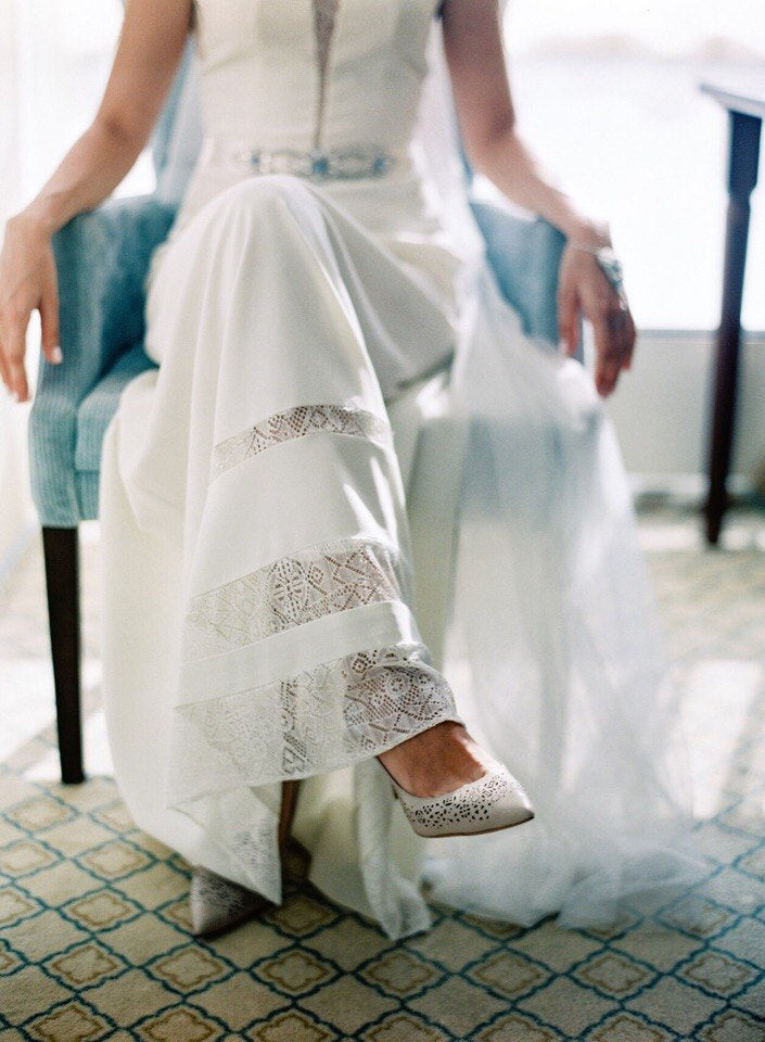 moonlight-vintage-lace-wedding-dress-hem-detail