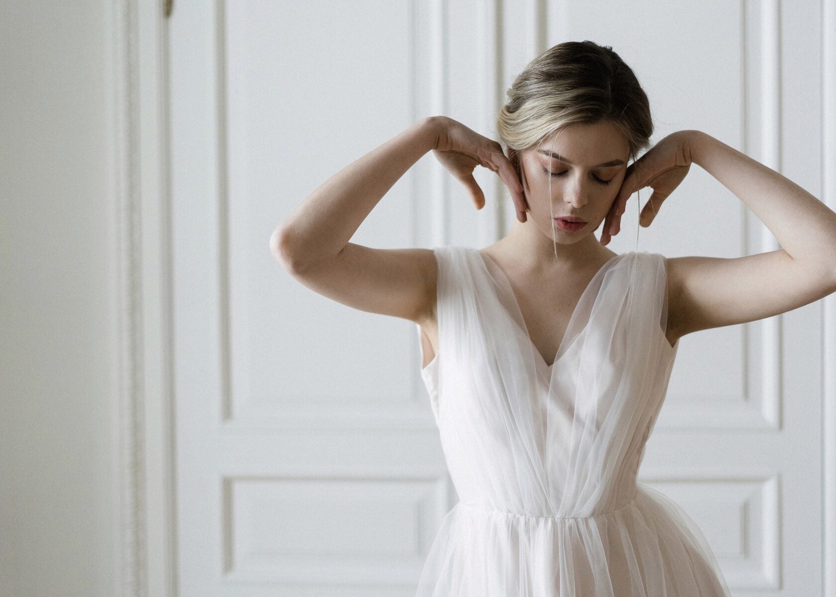 Peony wedding dress V-neckline and shoulder detail